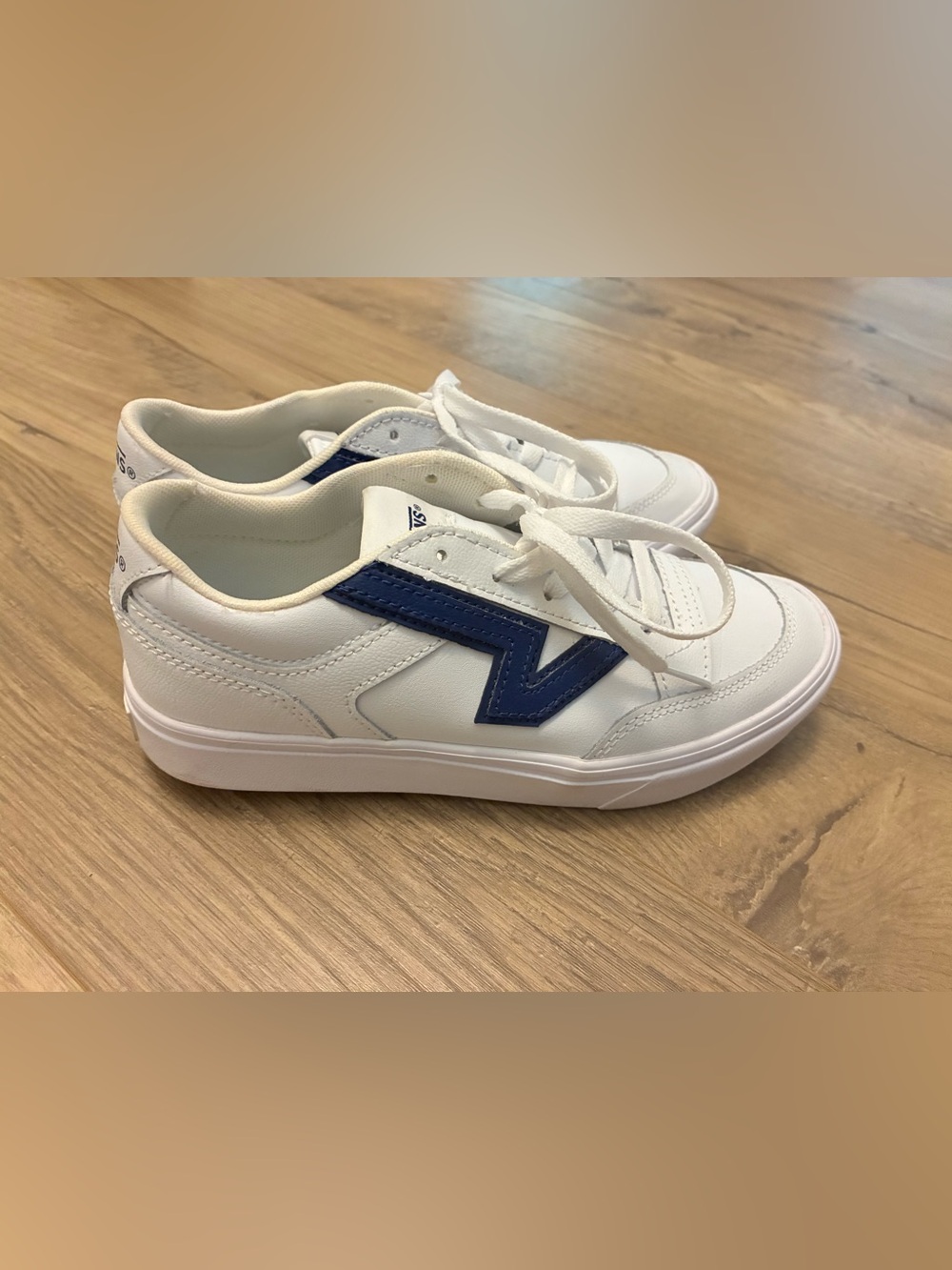 Vans Lowland CC sneakers trainers in white and blue Size 5 Juniors/kids